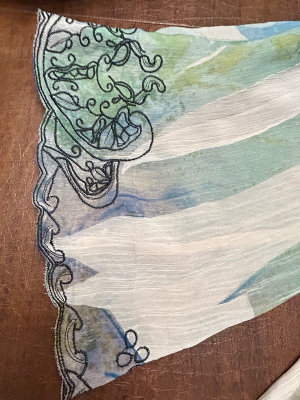 Mushka Sienna Rose Floral Watercolor V-Neck Tunic Top Pastel Blue/Green SZ L EUC - Picture 9 of 12